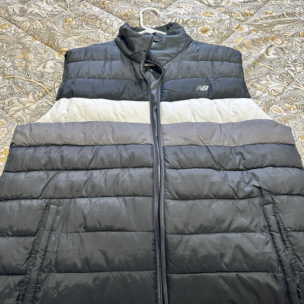 New Balance Men's Black and Gray Puffer Vest